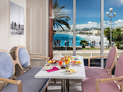 1 nuit romantique en hôtel 4* à Nice avec chocolat et pétales de rose