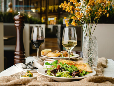 Presentbox 2-rättersmiddag med vinpaket för 2 på Hotel Bellevue