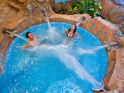 Caja regalo ILUNION Les Corts Spa, Barcelona: acceso a spa y masaje relajante para 2 personas