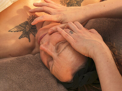 Caja Tratamiento facial efecto lifting en Lush Spa Madrid para 2 personas