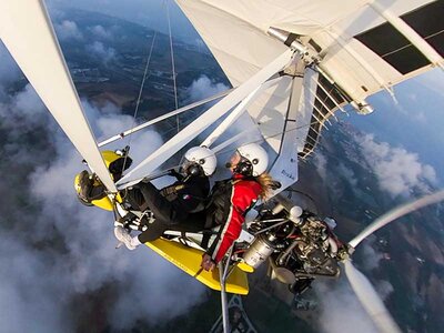 Cofanetto regalo Emozionante volo in deltaplano a motore nelle Marche