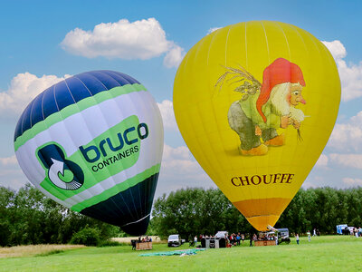 Zweven boven omveging Kempen in een heteluchtballon voor 2