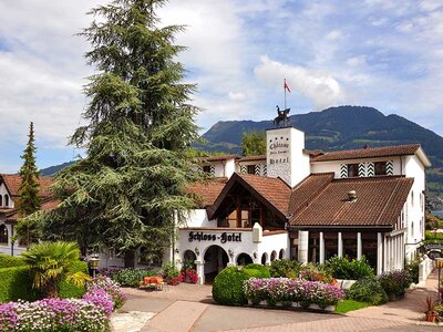 Geschenkbox 1 Übernachtung mit Abendessen im Schloss-Hotel in Merlischachen für 2 Personen