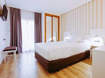 Caja Hotel Alfonso I 4*, Pontevedra: 1 noche, desayuno y acceso privado al spa para 2 personas