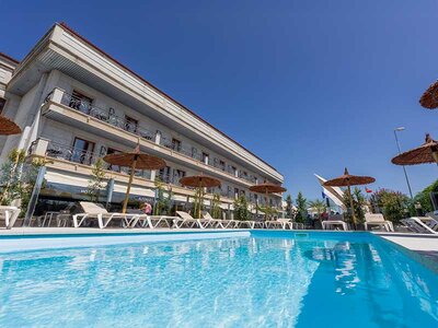 Caja regalo Hotel Alfonso I 4*, Pontevedra: 1 noche, desayuno y acceso privado al spa para 2 personas