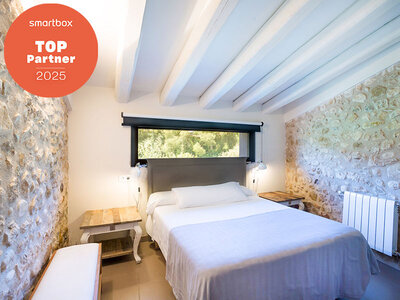 Caja regalo Escapada al Empordà: 1 noche con desayuno y cena en el Hotel Masía Can Clota