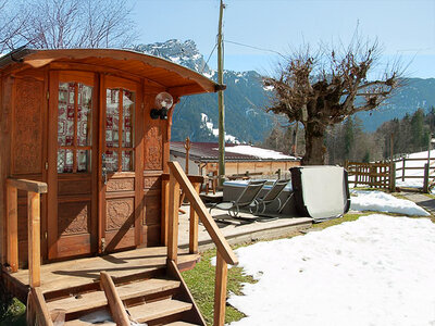 Cofanetto Insolito soggiorno di 1 notte in Roulotte Deluxe con vasca idromassaggio privata nel Vaud