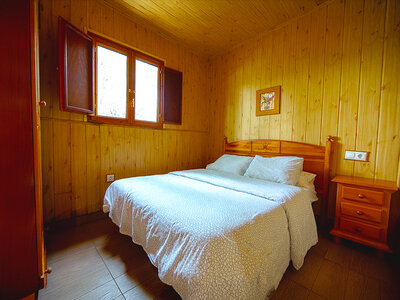 Caja Camping Carlos III, Córdoba: 1 noche con desayuno en cabaña deluxe para 3 personas