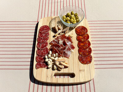 Caja Sensaciones Gourmet: lote de embutidos deluxe y picos a domicilio