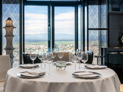 Caja regalo Restaurante Volvoreta: 1 experiencia gastronómica para 2 con vistas al cielo madrileño