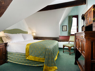 Cofanetto Due cuori sul Lago Maggiore: 1 romantica notte con cena presso il Castello dal Pozzo