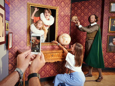 Geschenkbox Eintritt zu Madame Tussauds Berlin für 2 Erwachsenen und 2 Kinder