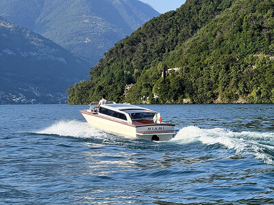 Festa di addio al nubilato o celibato sul Lago di Como con tour privato in Taxi Boat e Prosecco