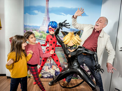 Coffret cadeau Visite captivante en famille à Paris en 2026 : 1 entrée adulte et 2 entrées enfant au musée Grévin