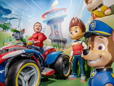 Coffret Journée fascinante au musée Grévin de Paris en 2026 pour 2 adultes et 1 enfant