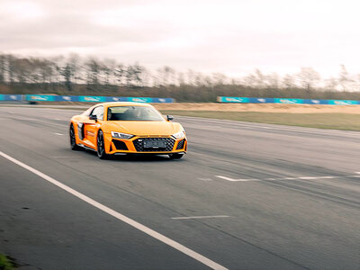 Boks Kør racerbil: 1 omgang i Audi R8 på Jyllandsringen