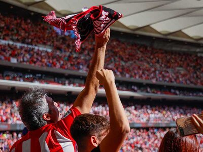Atleti en pareja: visita al museo interactivo, asistencia a llegada de jugadores al estadio y entradas a partido para 2 personas