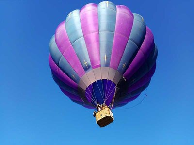 Barolo dall’alto: volo in mongolfiera con esclusiva degustazione vini