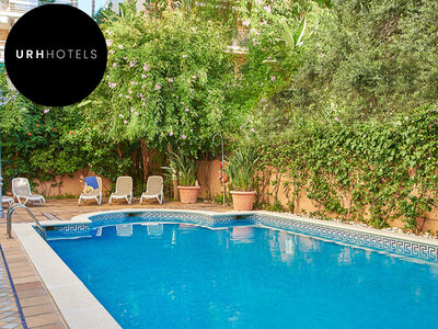 Caja regalo Mágica Sitges: 2 noches con desayuno y copa de cava en URH Sitges Playa 4*