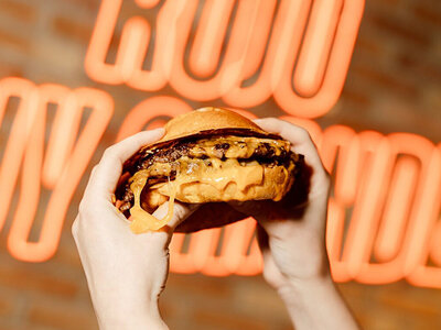 Caja Sabor que cruje: 1 menú smash burger para 2 en Hamburguesa Nostra