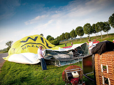 Doos Limburg van boven: ballonvaart met champagne voor 2