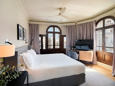 Caja H10 Palacio Colomera 4*: 1 noche, desayuno y aperitivo para 2 personas