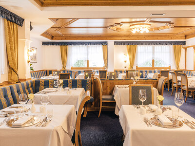 Cofanetto Cena di classe in hotel 4* in Trentino: sapori, calice e charme all'Alpin Royal