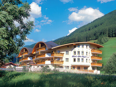 Cofanetto regalo Romantico soggiorno tra lusso e benessere in Trentino: 2 notti con accesso Spa all'Alpen Royal 4*