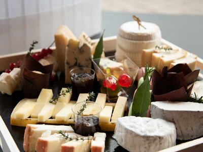 Cofanetto regalo Degustazione di formaggi e visita al caseificio sul Lago di Como: l’esperienza firmata Da Carozzi - Formaggeria con cucina