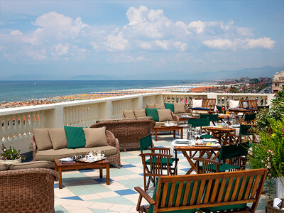 Cofanetto Fuga sul lungomare di Viareggio: 1 notte in hotel 4* con omaggio