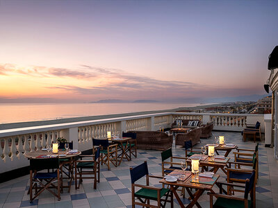 Cofanetto regalo Lusso e gusto a Viareggio: 1 notte con cena in hotel 4* vista mare