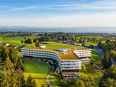 Geschenkbox Wellness-Übernachtung in St. Gallen mit Spa-Eintritt und Prosecco für 2 Personen