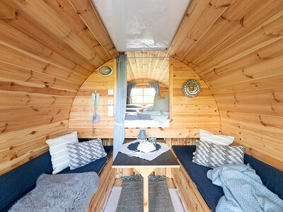 Cofanetto Avventura in famiglia a Papa Moll Land: 1 notte in una Botte e accesso alle terme di Zurzach per 4