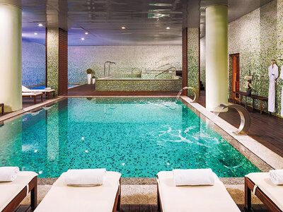 Caja Plan navideño con noche, cena o actividad para 2