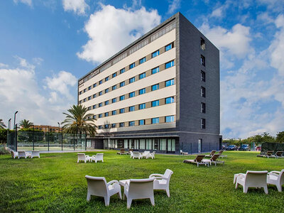 Caja AZZ Valencia Táctica 4*: 1 noche con desayuno para 2