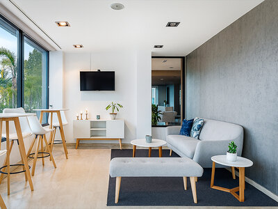 AZZ Valencia Táctica 4*: 1 noche con desayuno para 2