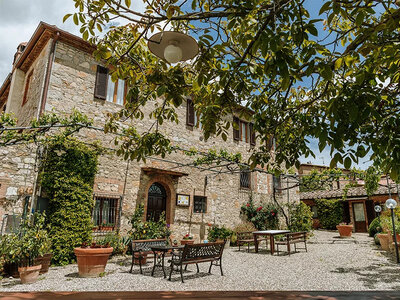 Toscana autentica per famiglie: 1 notte in casa colonica con piscine panoramiche vicino a Siena