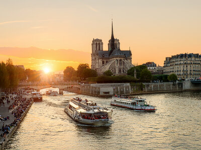 Cofanetto Parigi da favola: 2 notti con cena in battello sulla Senna