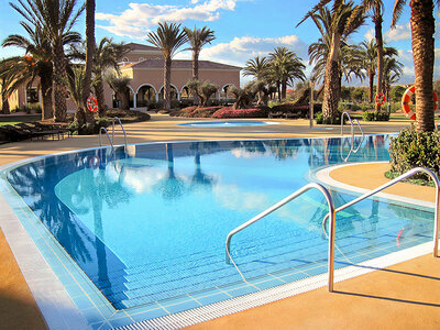 Caja regalo Relax en AR Golf Almerimar 5*: 1 noche en habitación deluxe y acceso a spa