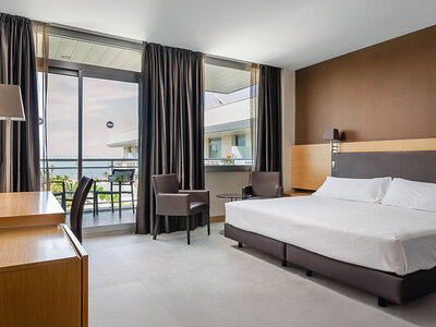Caja Hotel Gran Palas Experience 5* Beach Resort & Spa, Tarragona: 1 noche, cava y acceso a spa
