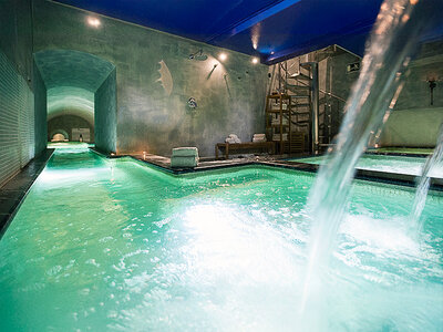 Caja regalo Hospes Palacio del Bailío 5*: acceso a termas romanas y cena exclusiva para 2