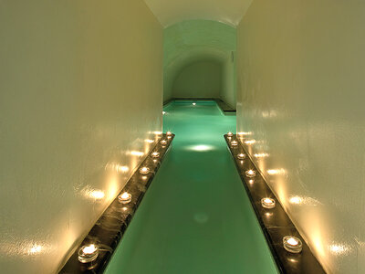 Caja Hospes Palacio del Bailío 5*: acceso a termas romanas y cena exclusiva para 2