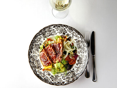 Caja Casa Carmen Restaurant - Puerto Venecia, Zaragoza: 1 menú para 2 personas