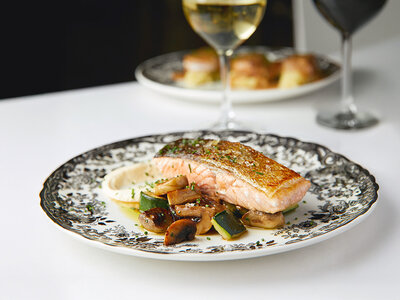 Menú para 2 en Casa Carmen: entremeses, principal, postre y bebida