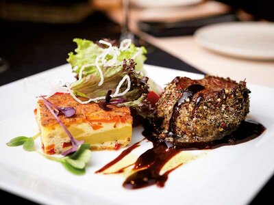 Coffret Restaurant Gault & Millau à Paris: dîner gastronomique 3 plats et coupe de champagne pour 2 à Le Mesturet