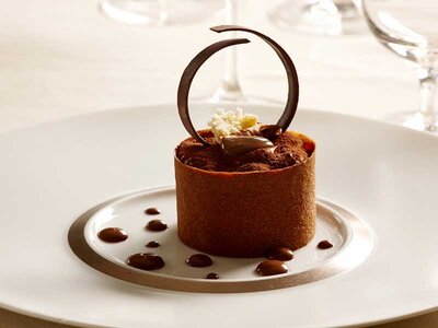 Coffret Restaurant Gault & Millau à Paris : dîner gastronomique de 5 plats pour 2 au restaurant Armani