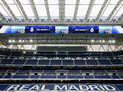 ¡Con la familia al Bernabéu en temporada media!: 2 entradas de adulto y 1 de niño al tour oficial con museo y vista panorámica