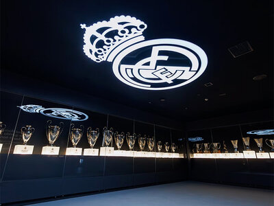 Caja ¡Pasión madridista!: 2 entradas de adulto para el tour oficial del Bernabéu, museo y vista panorámica en temporada media
