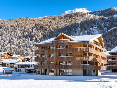 Geschenkbox Erholsame Übernachtung mit Abendessen im Montela Hotel & Resort Saas Fee in der Schweiz