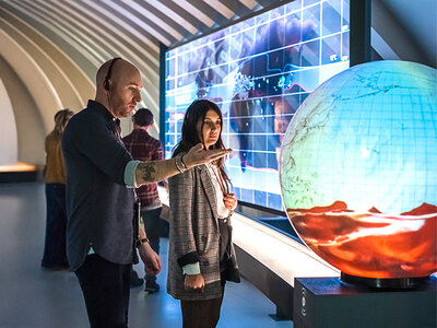 Coffret cadeau Billets coupe-file pour la Cité du Vin de Bordeaux pour 1 adulte et 1 enfant